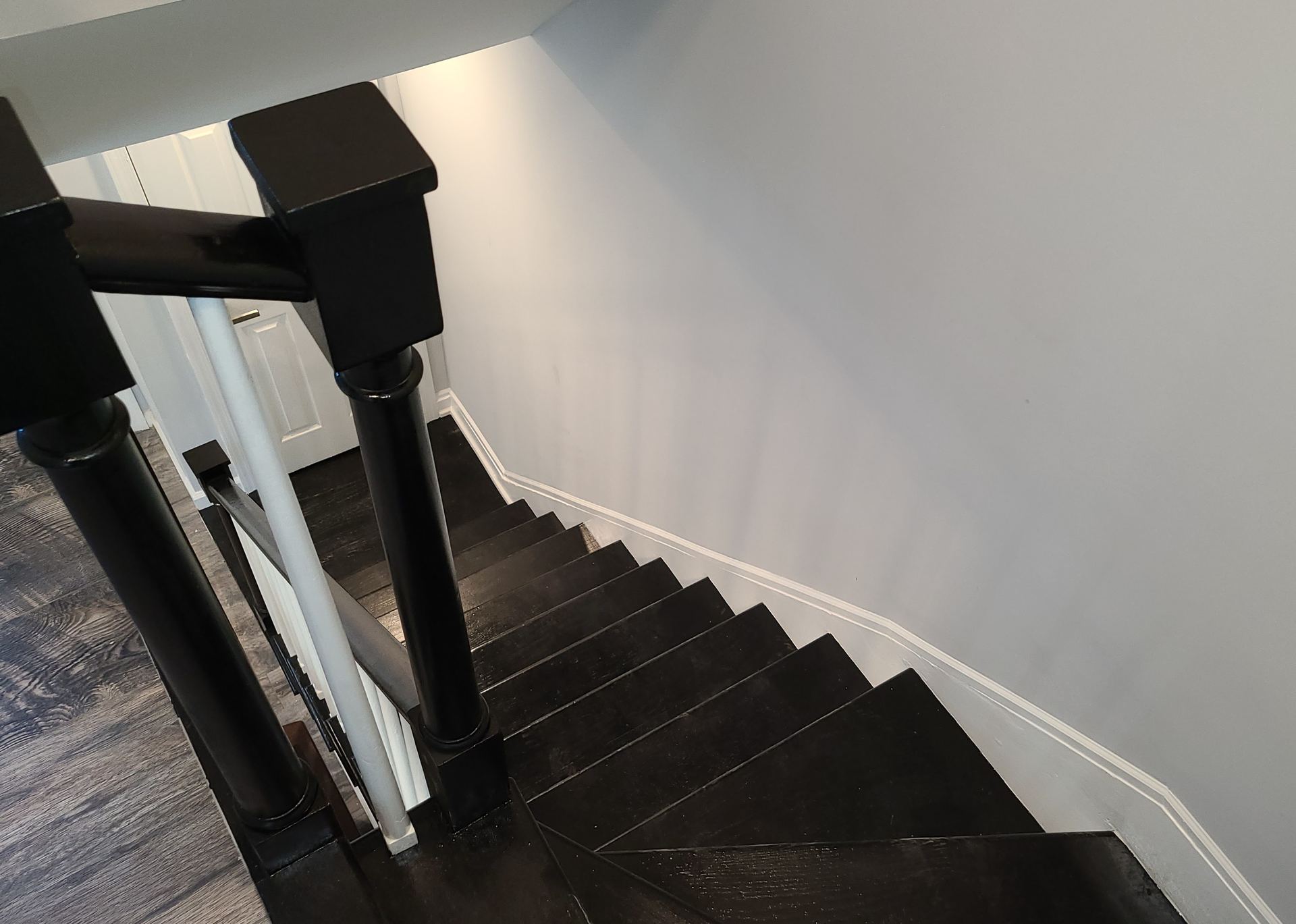 Finished staircase with dark treads and white risers
